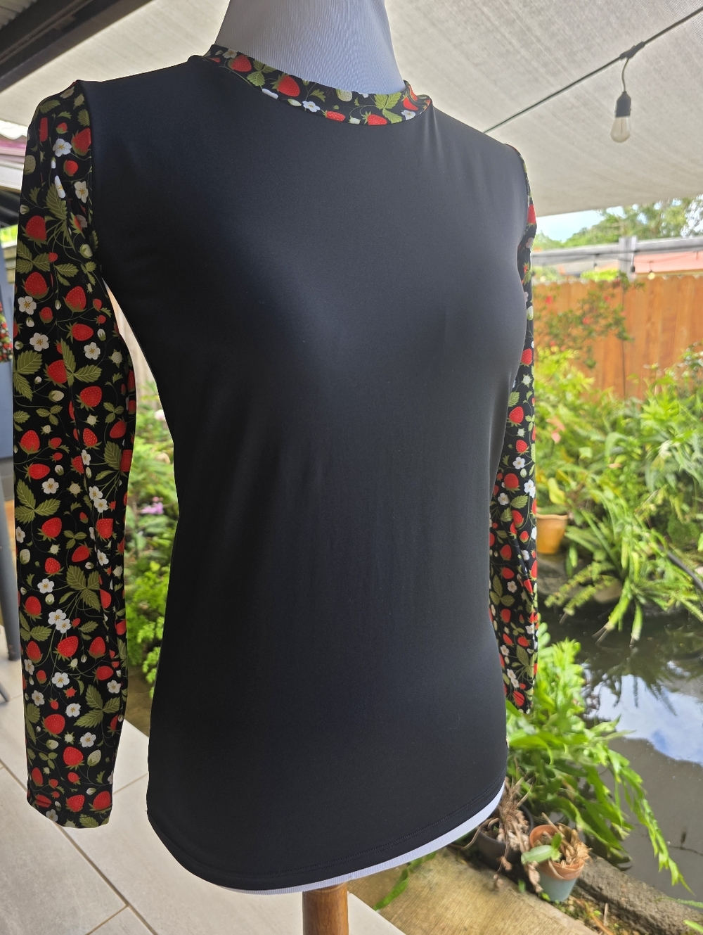 Betsey Johnson Long Sleeve Rash Guard - Strawberry Print M